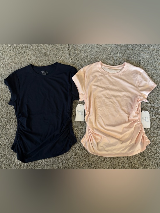 Time and Tru Tops - Time and Tru Women’s Short Sleeve Tees - Navy and Light Pink Size M